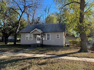 115 SE 6th St, Newton, KS 67114