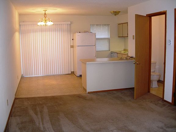 Center apt 3 kitchen_05092017