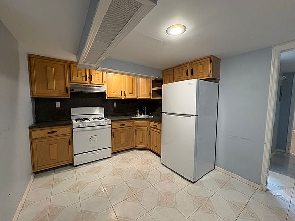 3rd image of 69 W 16th St APT 8