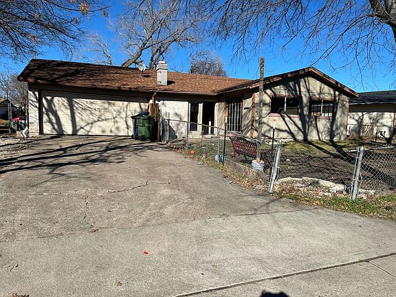 2nd image of 1610 Crockett St