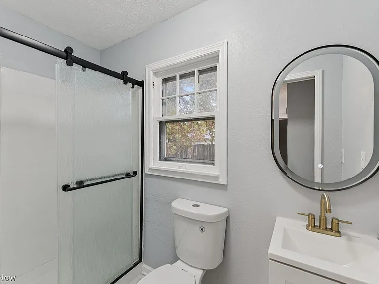 1387 Dietz Ave — Photo 8