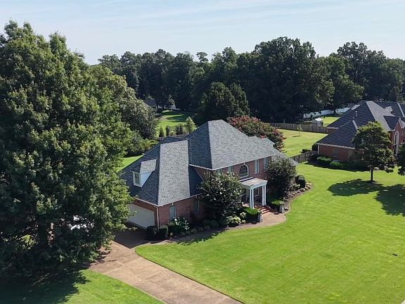 3rd image of 37 Crownpointe Cv