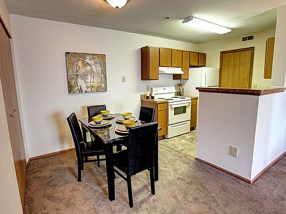 3rd image of 3536 Gateway Lakes Dr