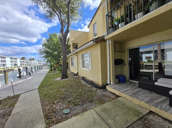 1105 Lake Shore Drive #102, Lake Park, FL 33403