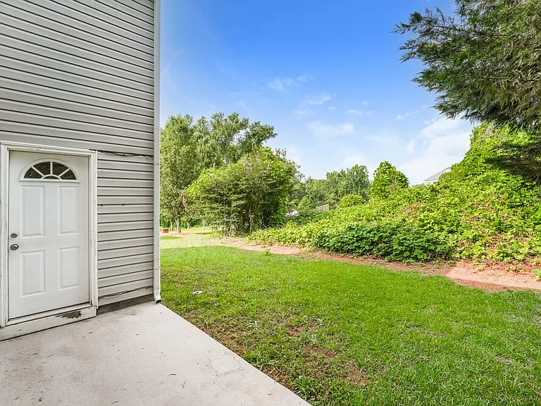 260 Greenway Dr — Photo 16