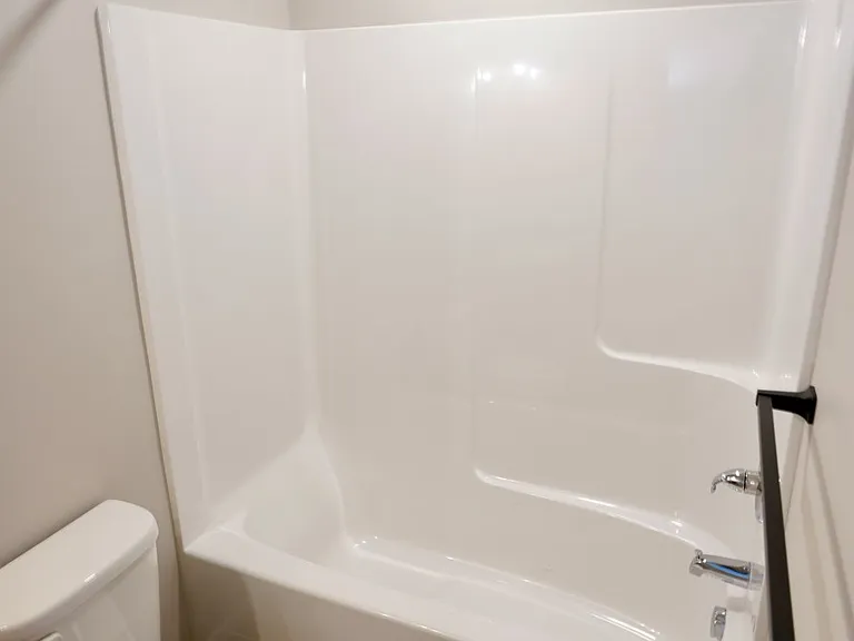 110 SE Handley St #102 — Photo 9
