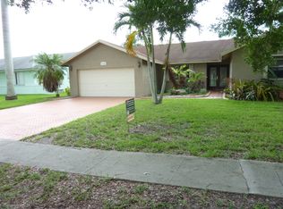 2900 SW 86th Way, Davie, FL 33328