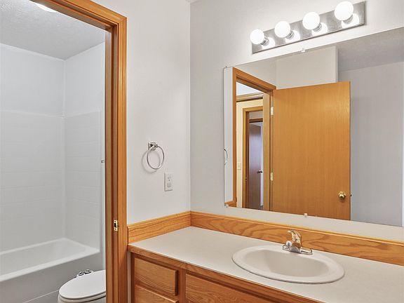 5th image of 1028 S West Dr