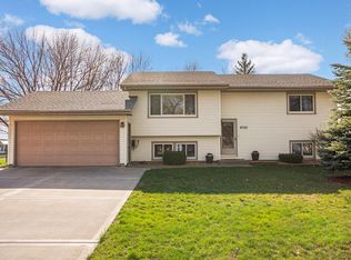 9723 Hemlock Ln N, Maple Grove, MN 55369