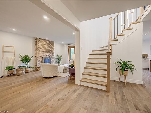 4th image of 83 Rosslinn Rd