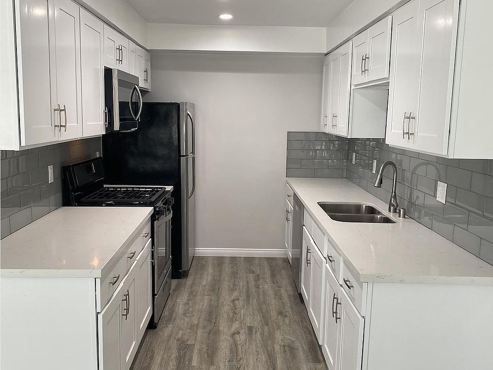 1st image of 330 N Crescent Dr