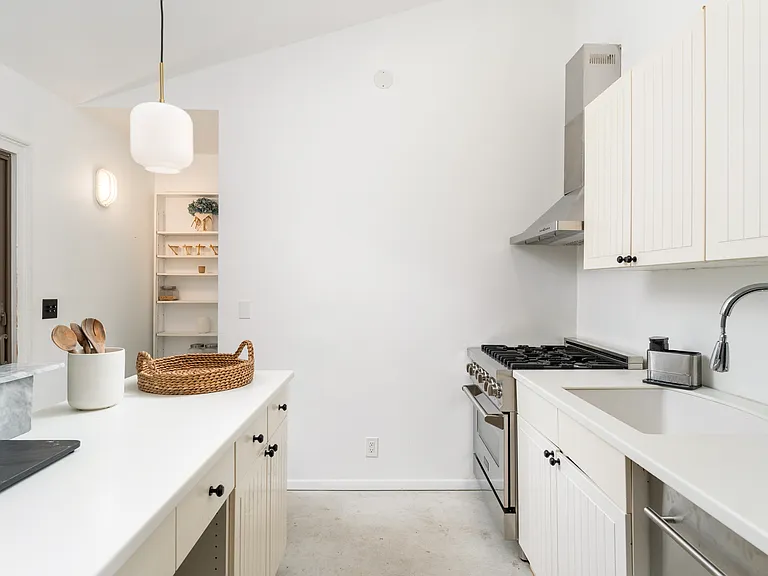 20 Lotus Ave — Photo 10
