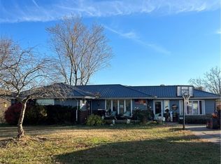 284 Evergreen Hills Rd, Cottageville, WV 25239