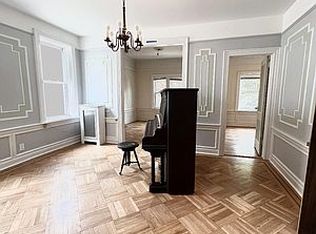 21-27 35th St #8, Astoria, NY 11105