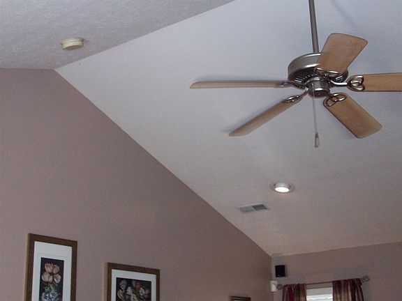 4th image of 8711 Edgeworth Ln