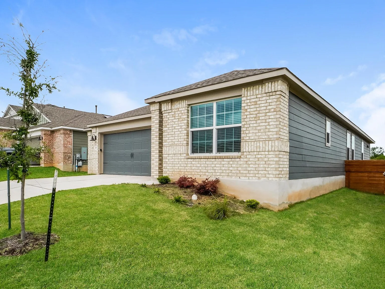 3 bed, 3.0 bath, 1611 sqft, $1,900 — Photo 3