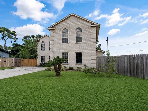 4th image of 17603 W Fawn River Cir
