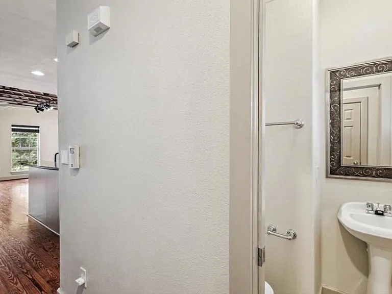 1618 Elgin St #10 — Photo 7