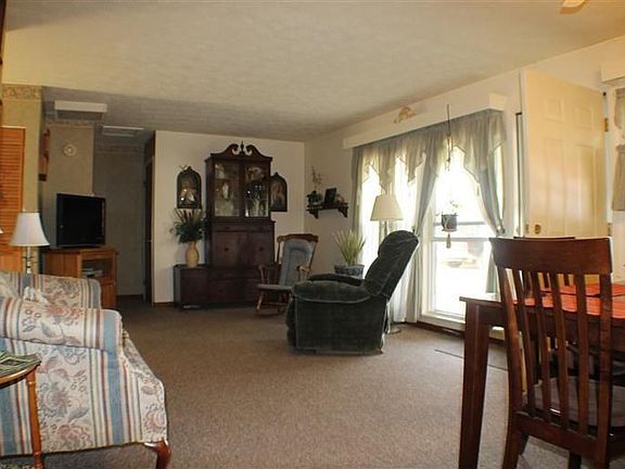 3rd image of 5283 Barrett Dr