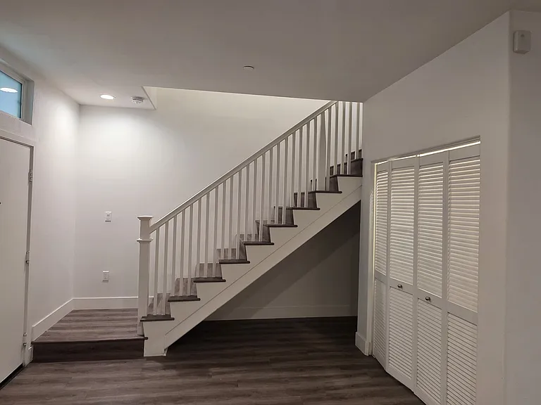 5632 Willowcrest Ave #202 — Photo 7