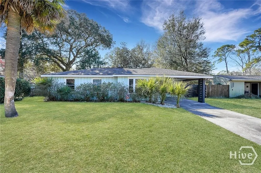 3 bed, 2.0 bath, 1850 sqft, $2,500 — Photo 2
