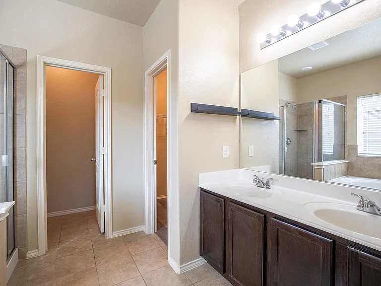 433 Stonebrook Dr — Photo 24