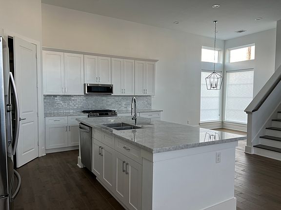 4th image of 4407 Marina St