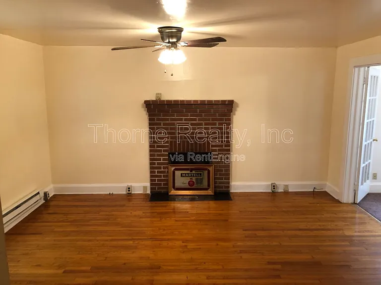517 NE Main St — Photo 2