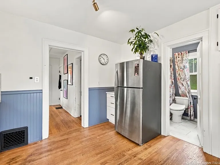 1250 Emerald Ave NE — Photo 6