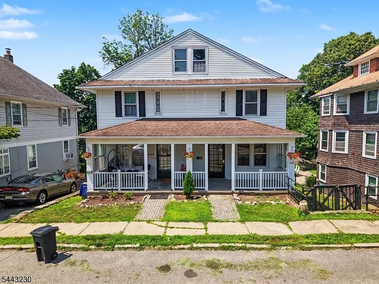 420 Hill St — Photo 3