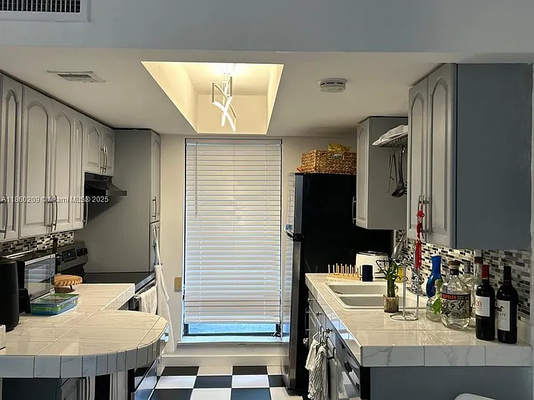 3036 SW 27th Ave #5 — Photo 5