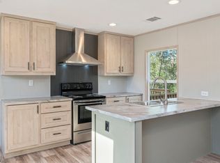 24 W Oleander Ave, Defuniak Springs, FL 32433