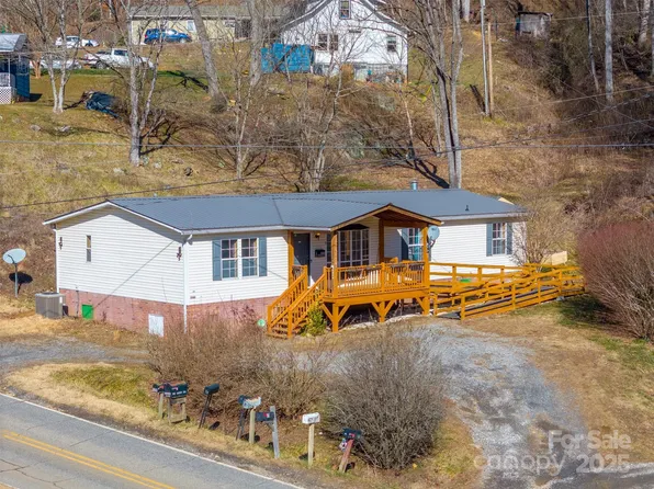 1080 Sutton Branch Rd, Sylva, NC 28779