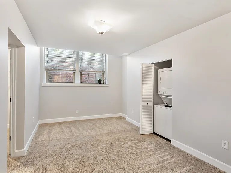 Buckingham & Balmoral Apartments — Photo 23