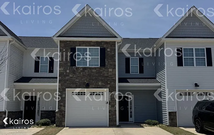 3704 Oak Leaf Way #E — Photo 1