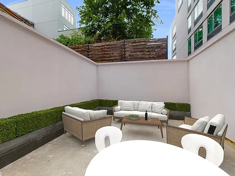 180 Franklin Ave #103 — Photo 1