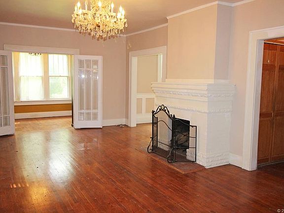 3rd image of 1526 S Yorktown Ave