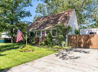 5 Manhattan Blvd, Islip Terrace, NY 11752