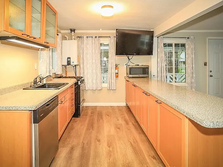 1013 W Sherwood Blvd — Photo 8