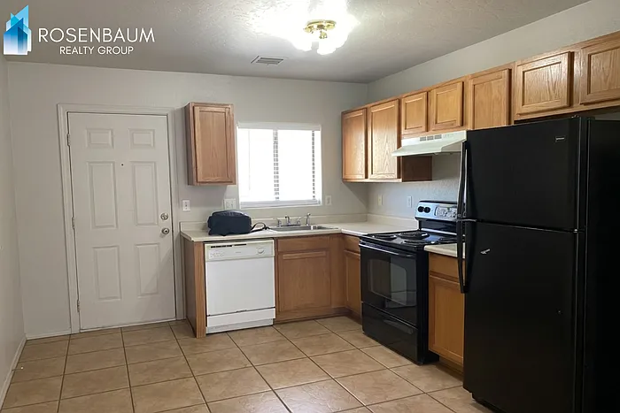 9950 W Lynx Dr #C — Photo 3