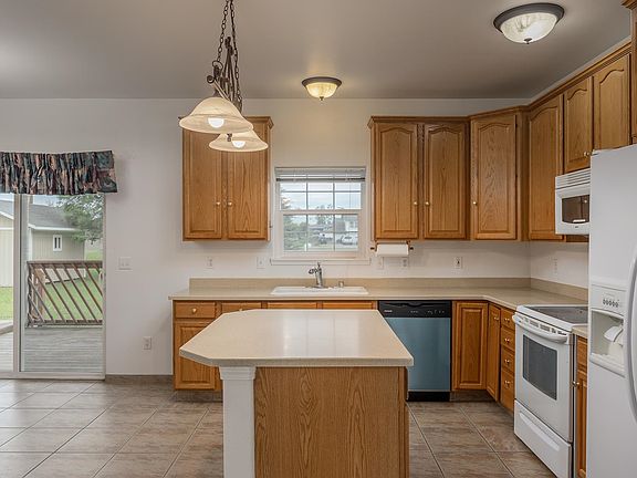 4th image of 631 W 6th Ave