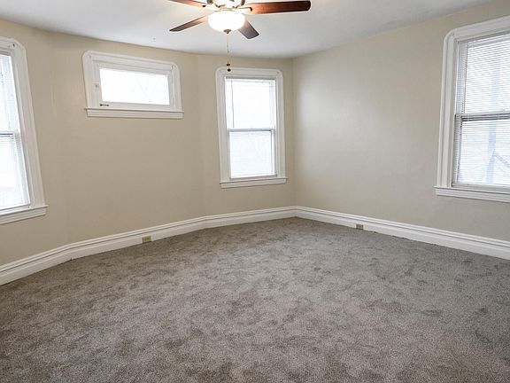 Living room/bedroom with new carpet and new blinds