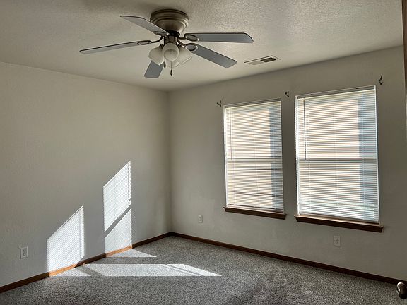 5th image of 1123 NW Willow Dr