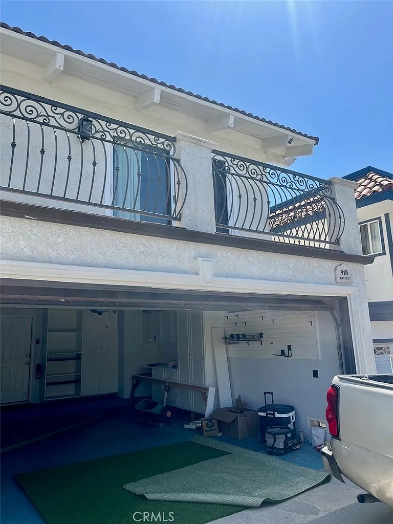 3 bed, 2.5 bath, 1884 sqft, $7,775 — Photo 2