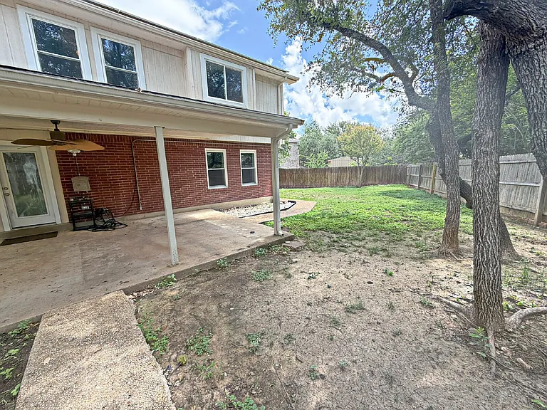 1302 Whitegate — Photo 24