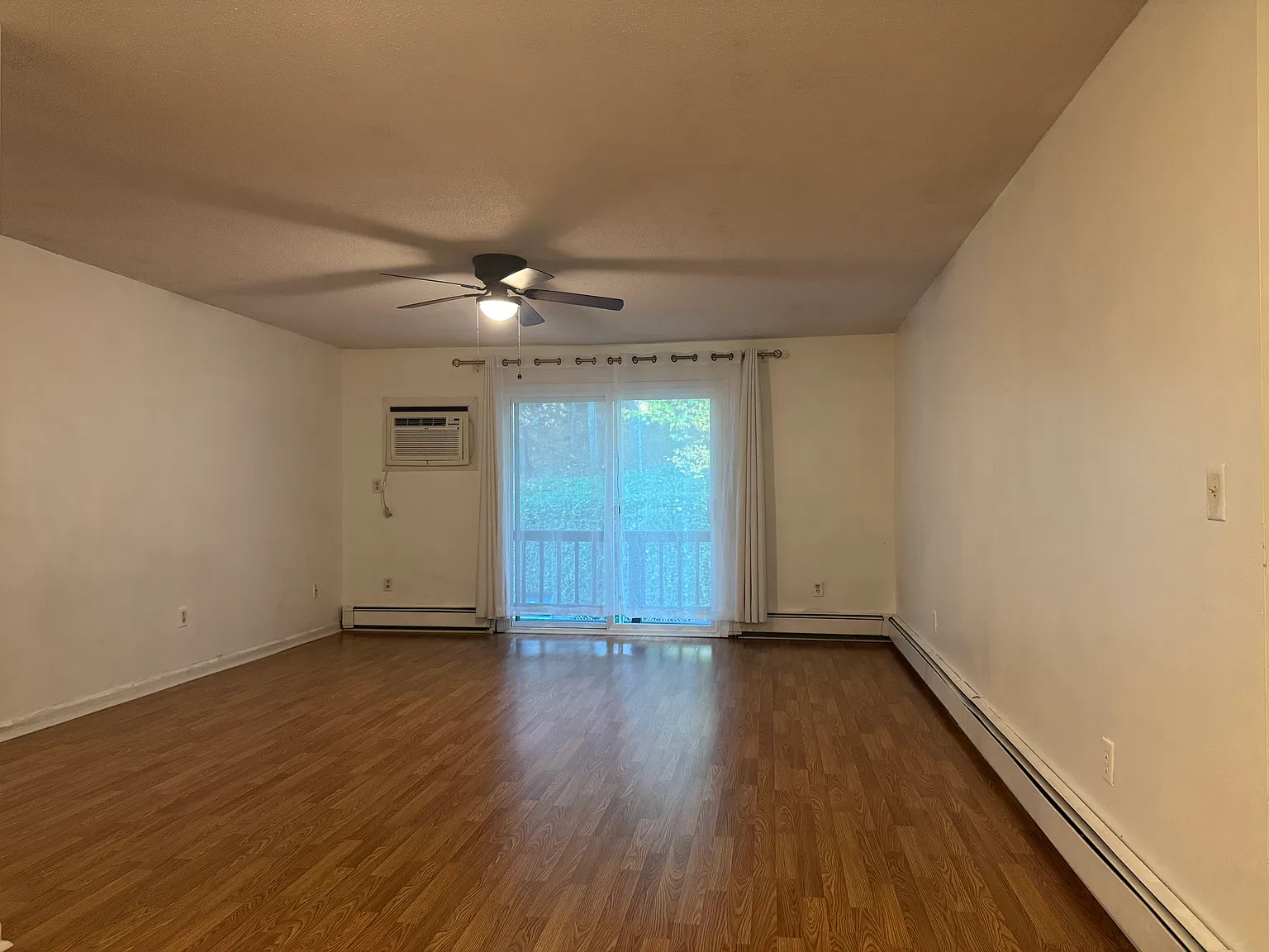 2 bed, 1005 sqft, $1,800 — Photo 4