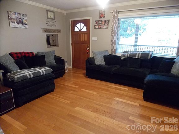 2nd image of 4268 Hartland Rd