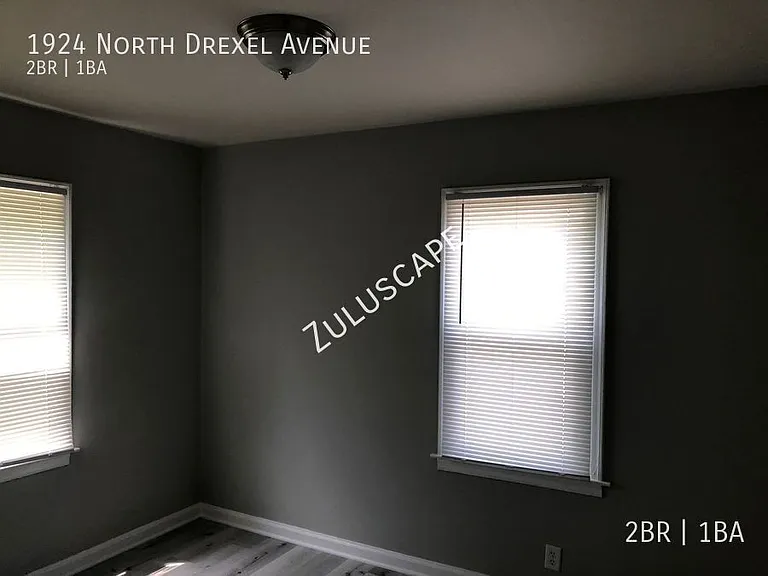 1924 N Drexel Ave — Photo 8