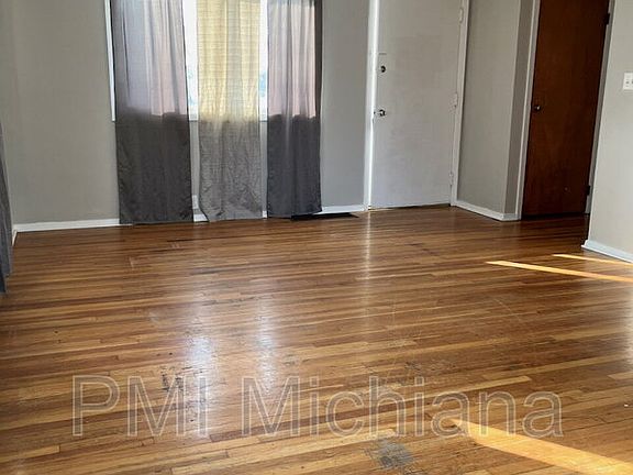 3rd image of 4414 Huron Cir