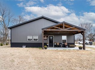 662 N Robin Rd, Gentry, AR 72734